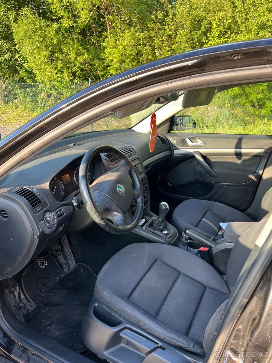 Škoda OCTAVIA - 13