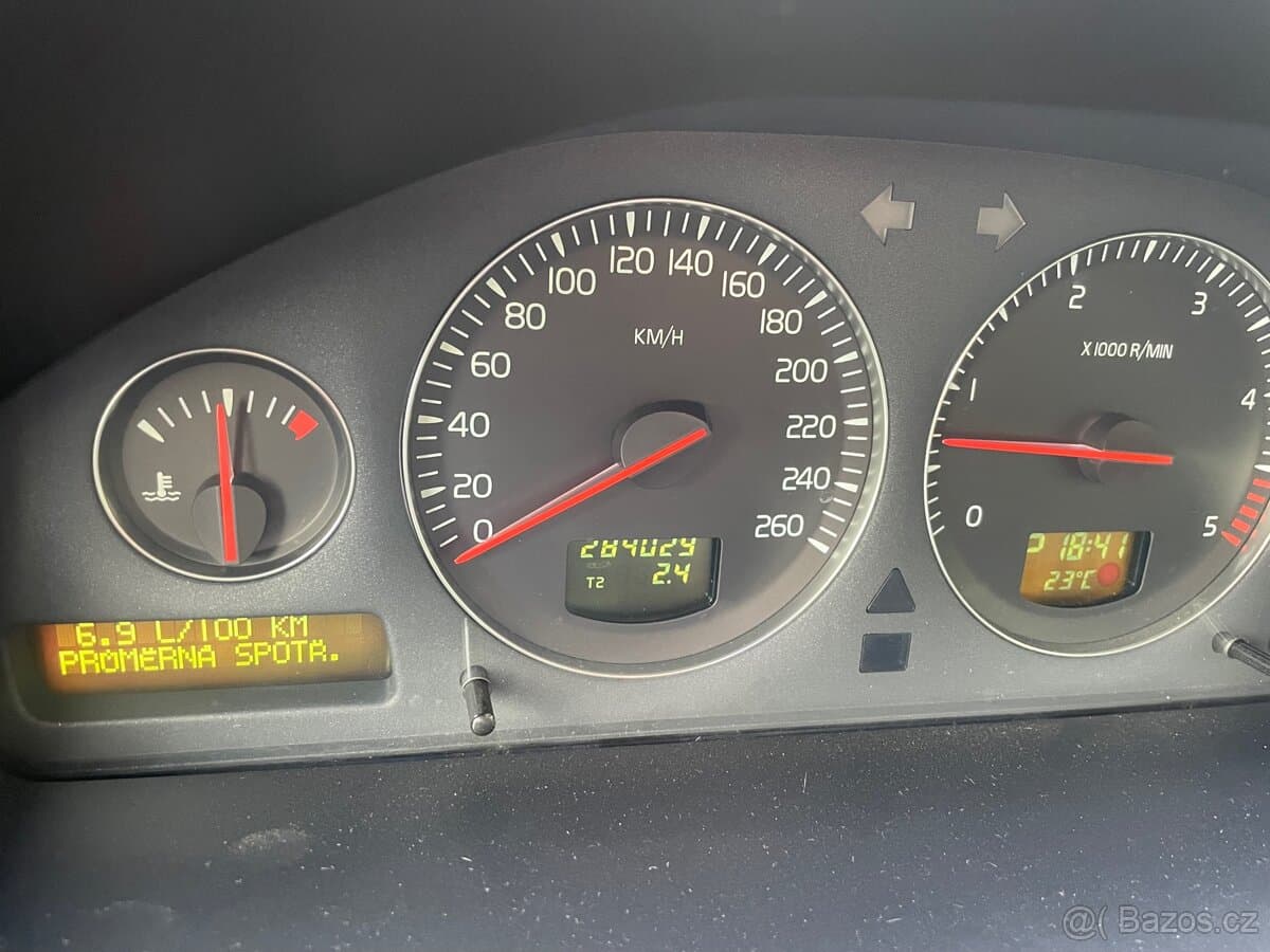 2004 Volvo V70 - 13