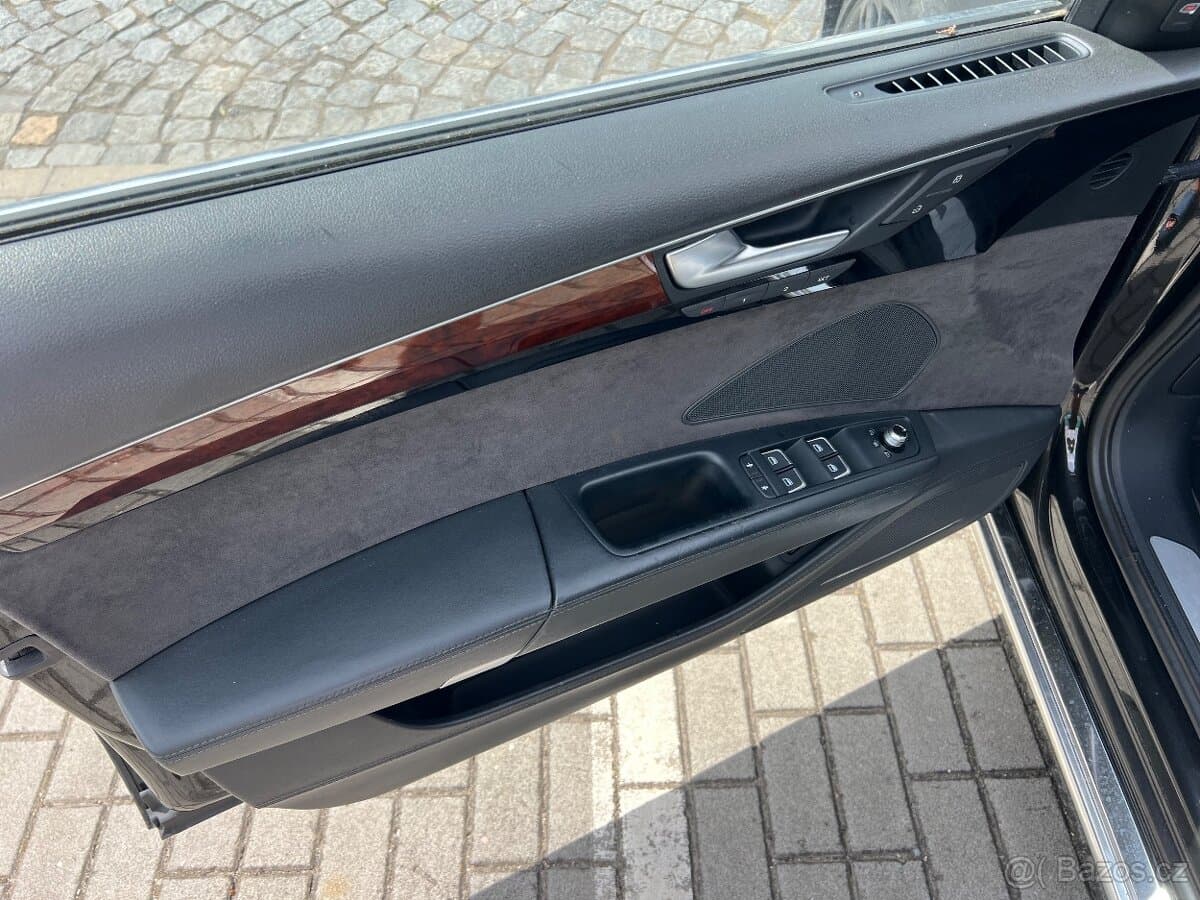 2010 Audi A8 - 13