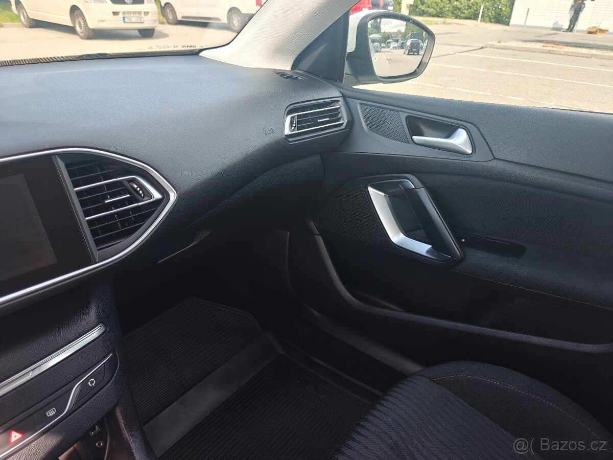 2016 Peugeot 308 - 13