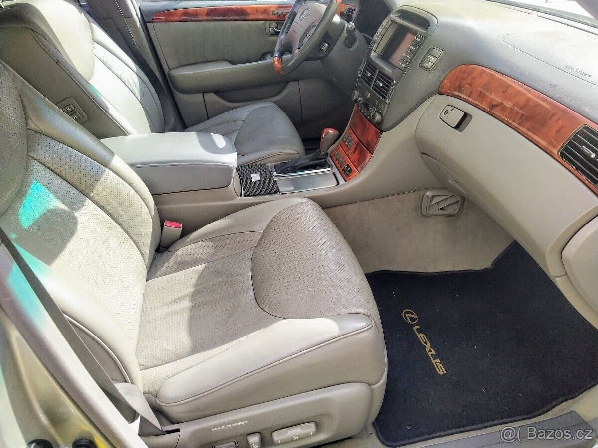 2003 Lexus LS - 13