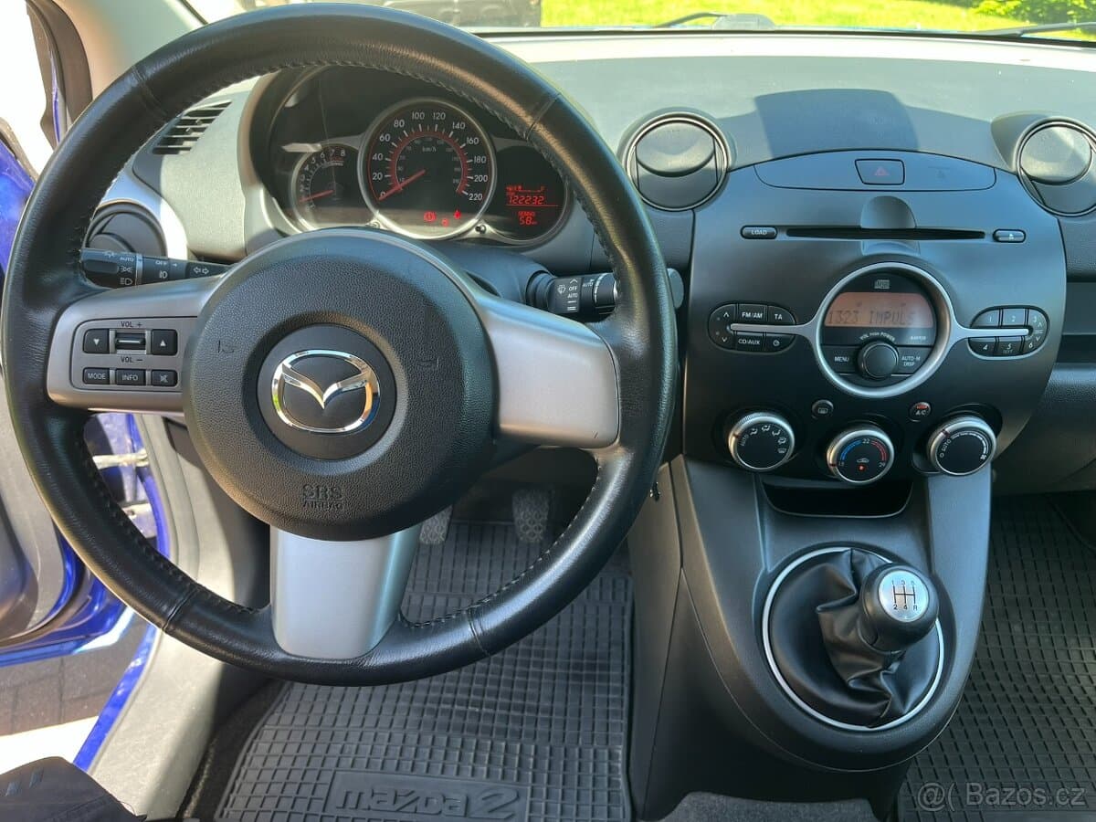 2010 Mazda 2 - 13