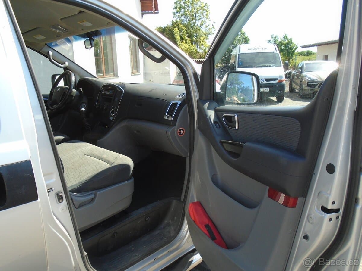 2009 Hyundai H-1 - 13