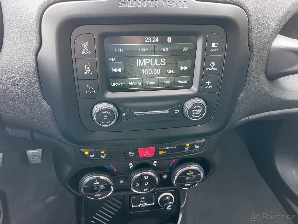 2015 Jeep RENEGADE - 13