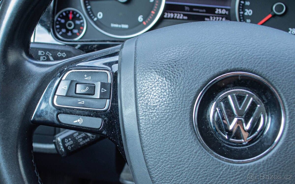 2016 Volkswagen TOUAREG - 13