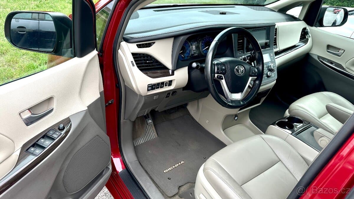 2016 Toyota SIENNA - 13