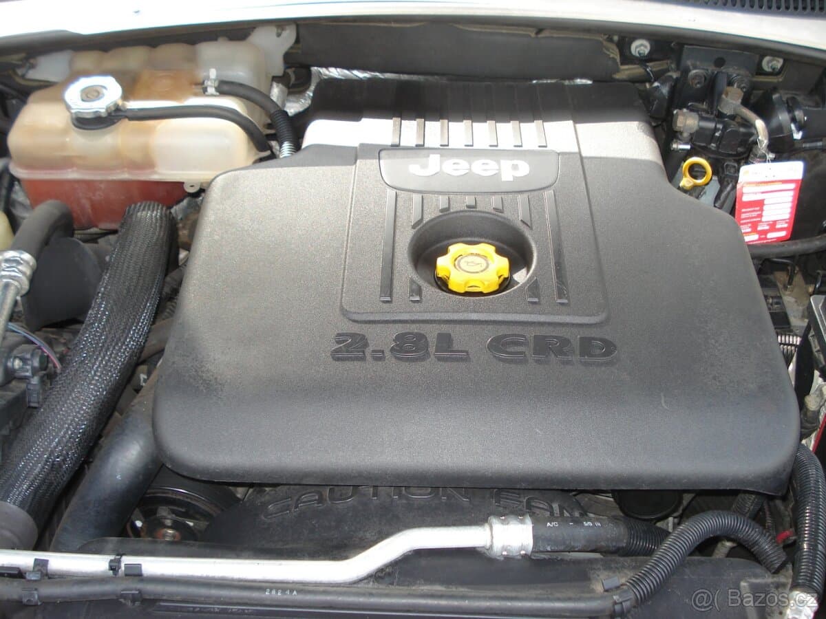 2005 Jeep CHEROKEE - 13