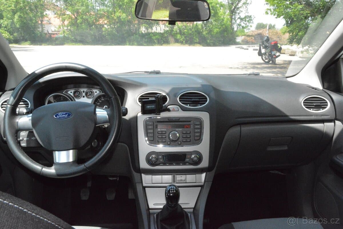 2010 Ford FOCUS - 14