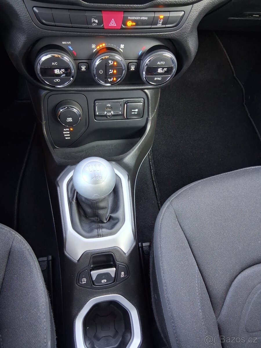 2017 Jeep RENEGADE - 14
