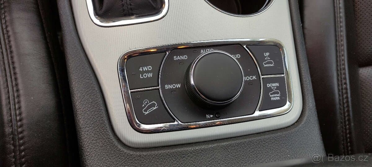 2018 Jeep CHEROKEE - 14