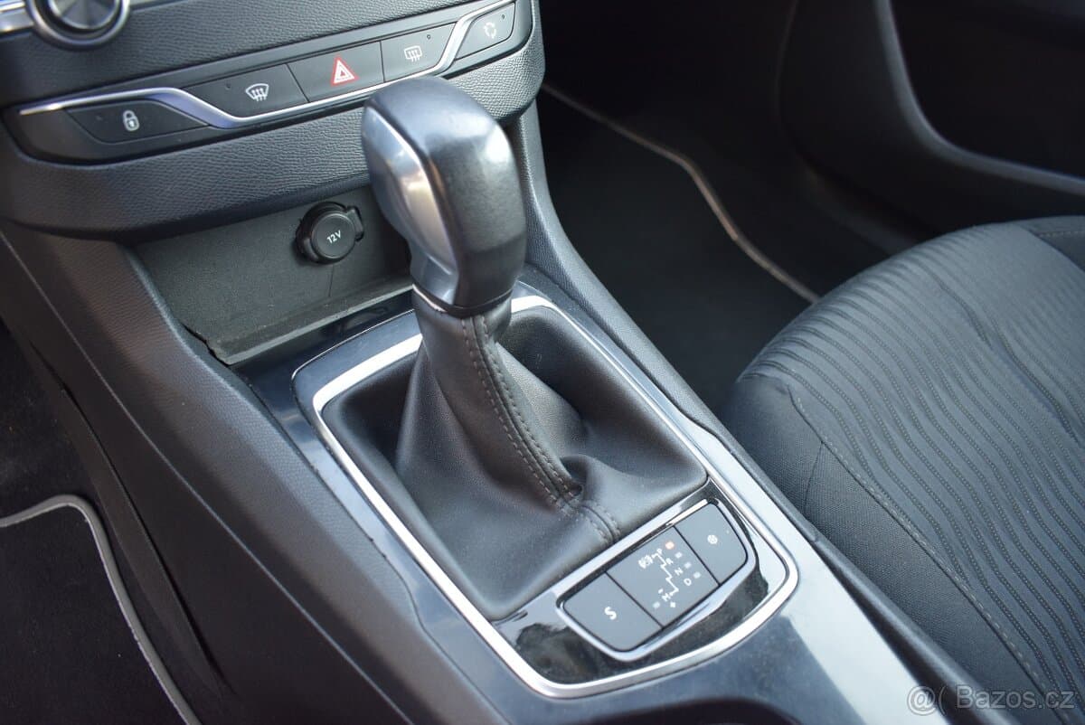 2015 Peugeot 308 - 14