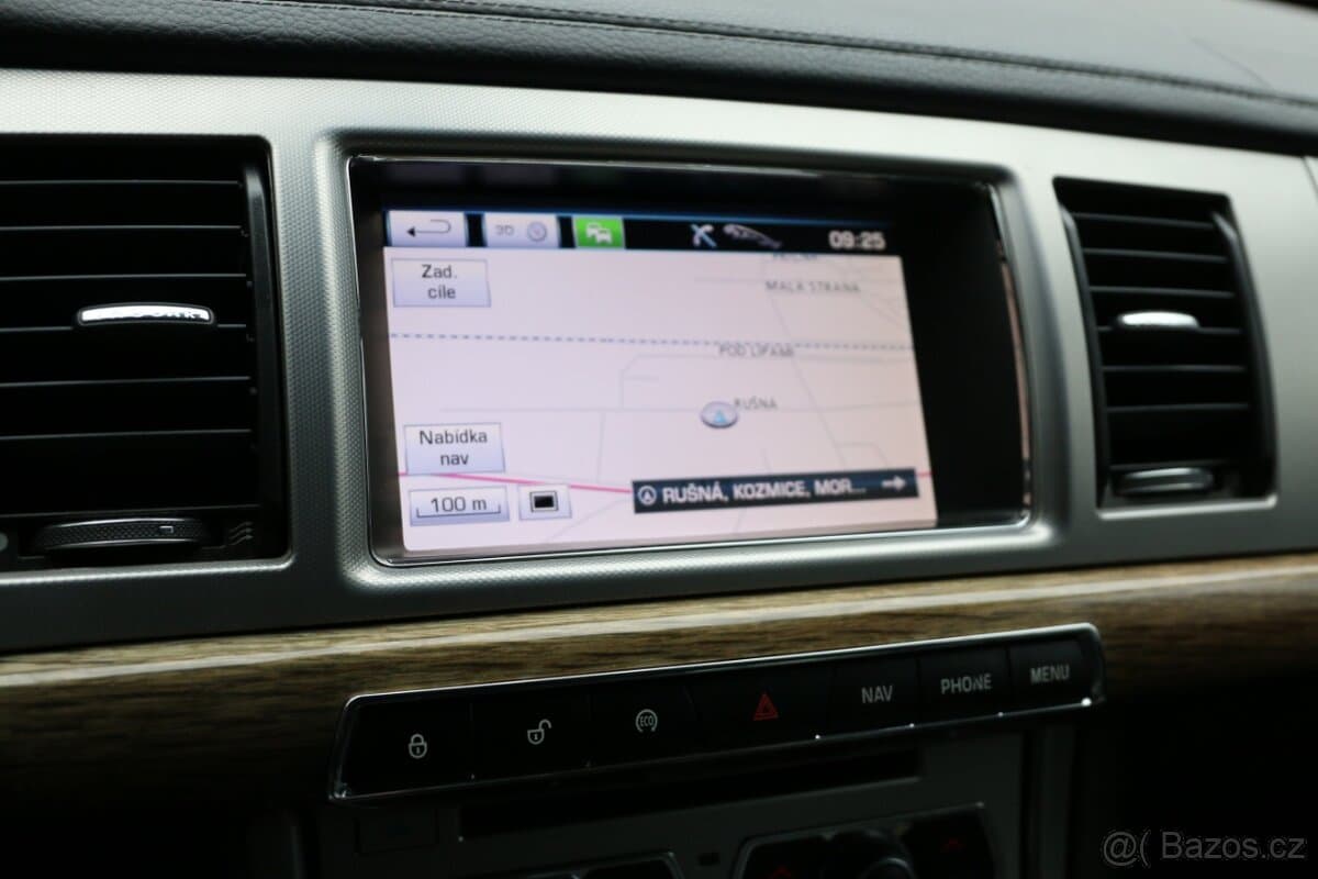 2012 Jaguar XF - 14