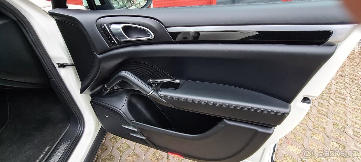 2011 Porsche CAYENNE - 14