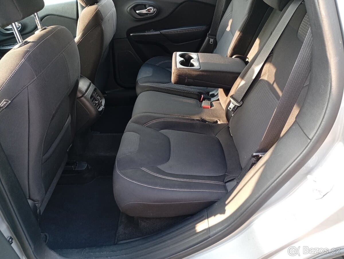 2015 Jeep CHEROKEE - 14