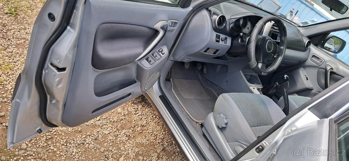 2001 Toyota RAV4 - 14
