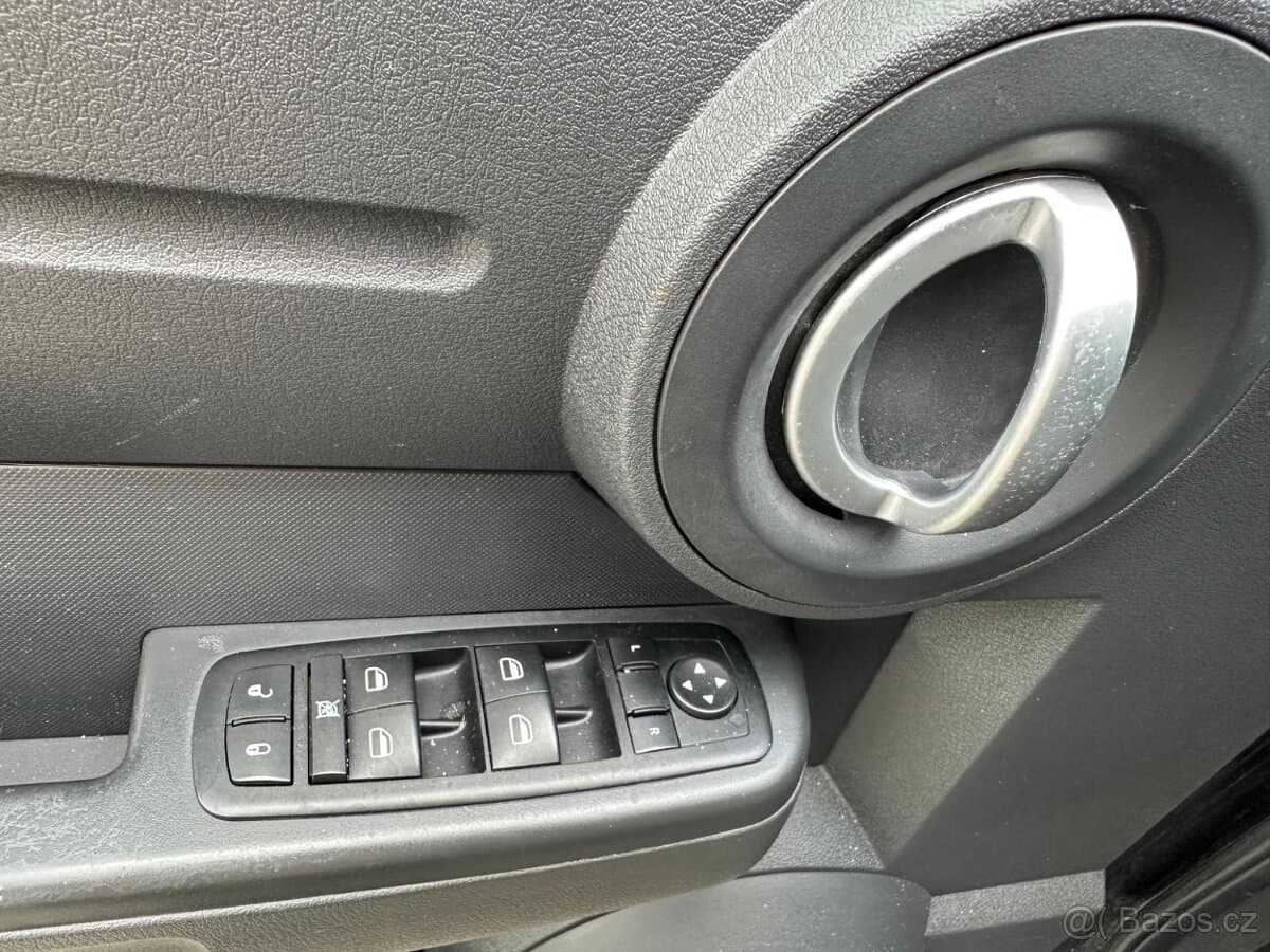 2011 Dodge NITRO - 14