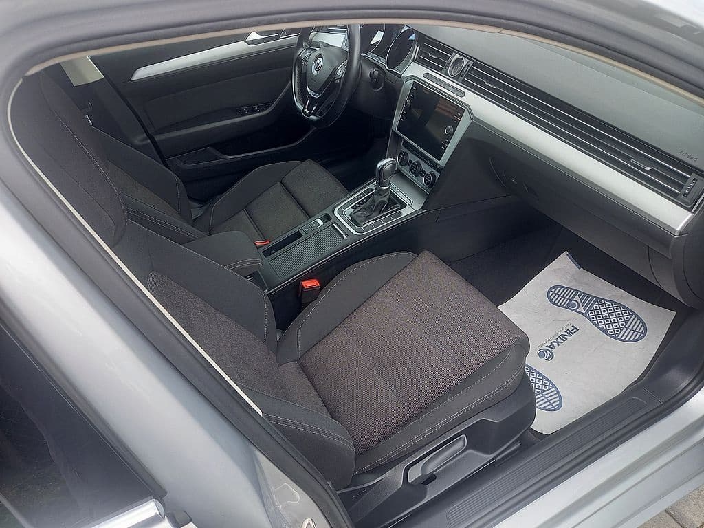 2019 Volkswagen PASSAT - 14