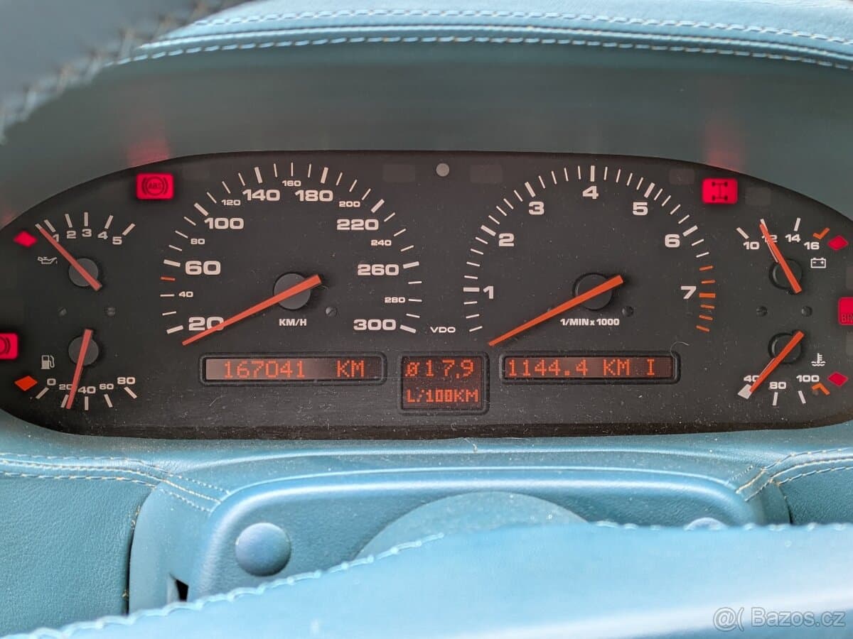 1990 Porsche 928 - 14