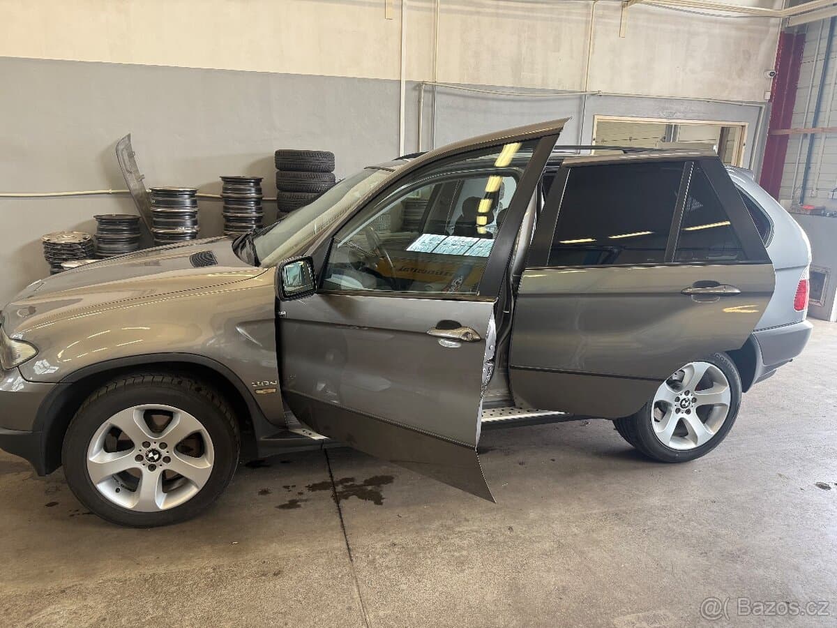 2004 BMW X5 - 14