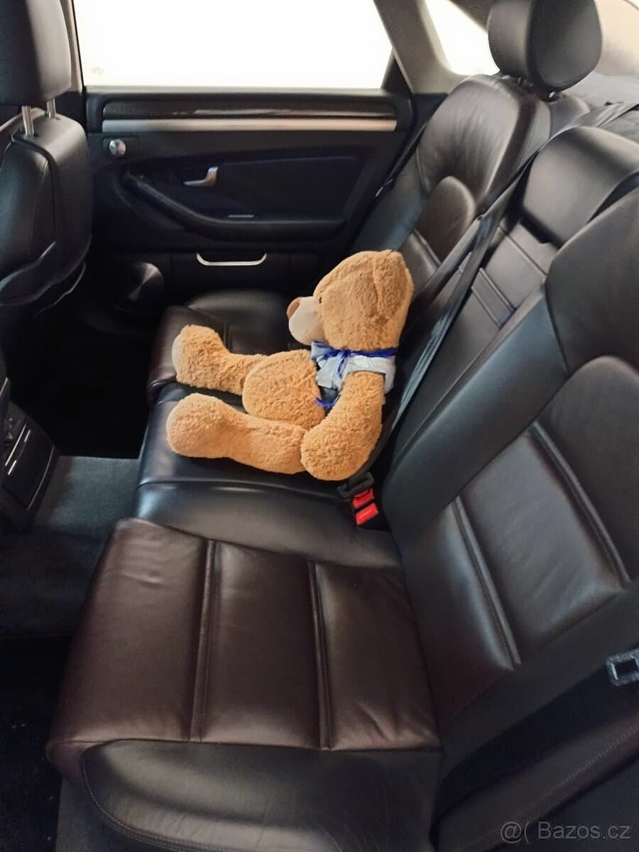 2008 Audi S8 - 14