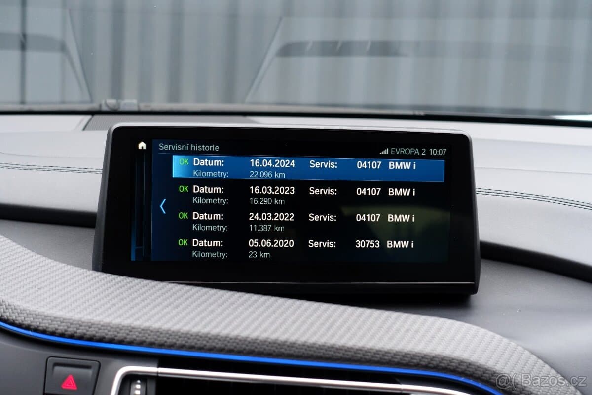 2020 BMW i8 - 14