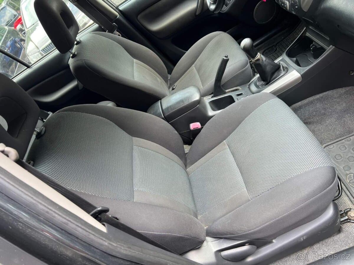 2005 Toyota RAV4 - 14