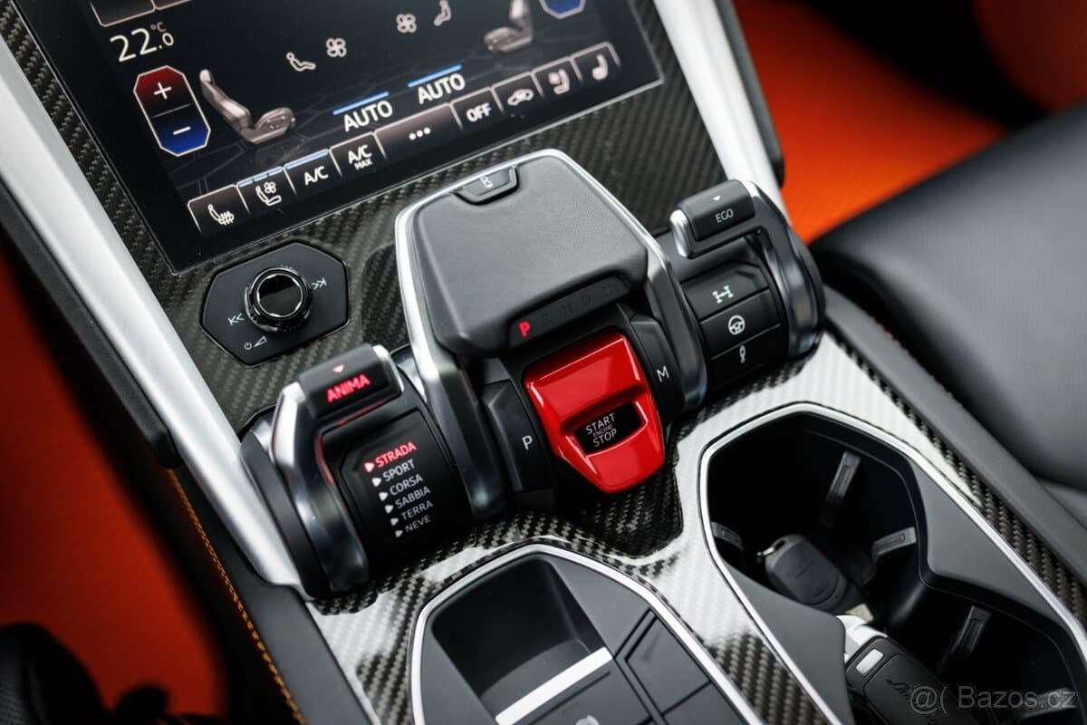2020 Lamborghini URUS - 14