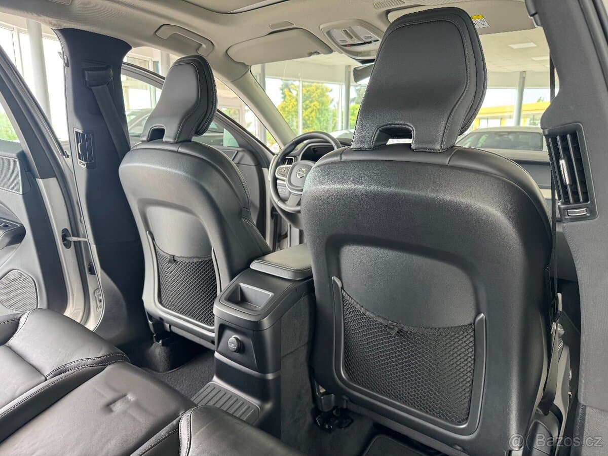 2022 Volvo XC60 - 14