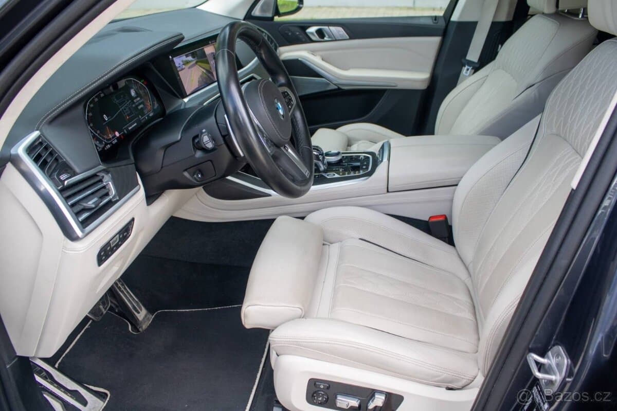 2020 BMW X7 - 14
