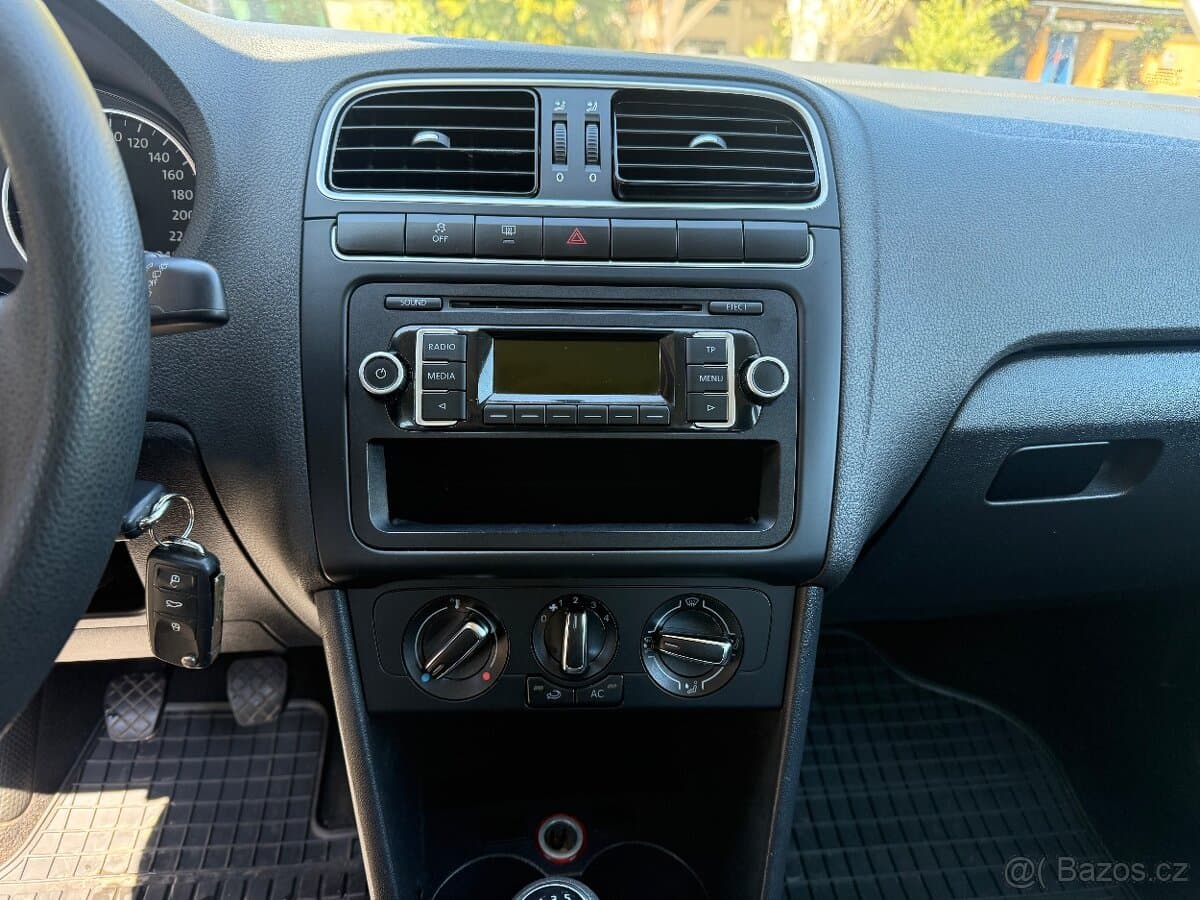 2013 Volkswagen POLO - 14