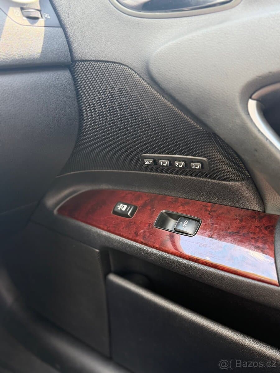 2005 Lexus IS - 14