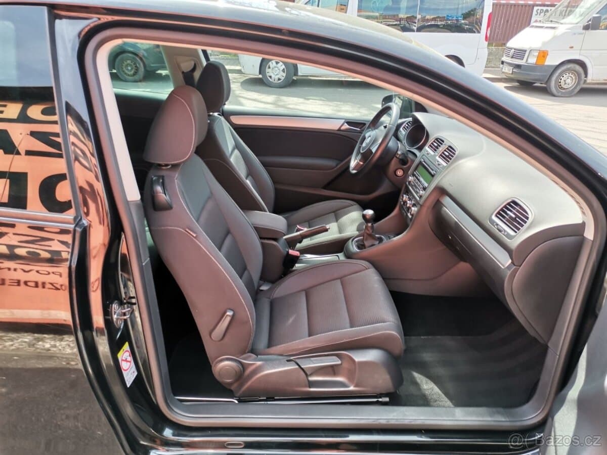 2010 Volkswagen GOLF - 14