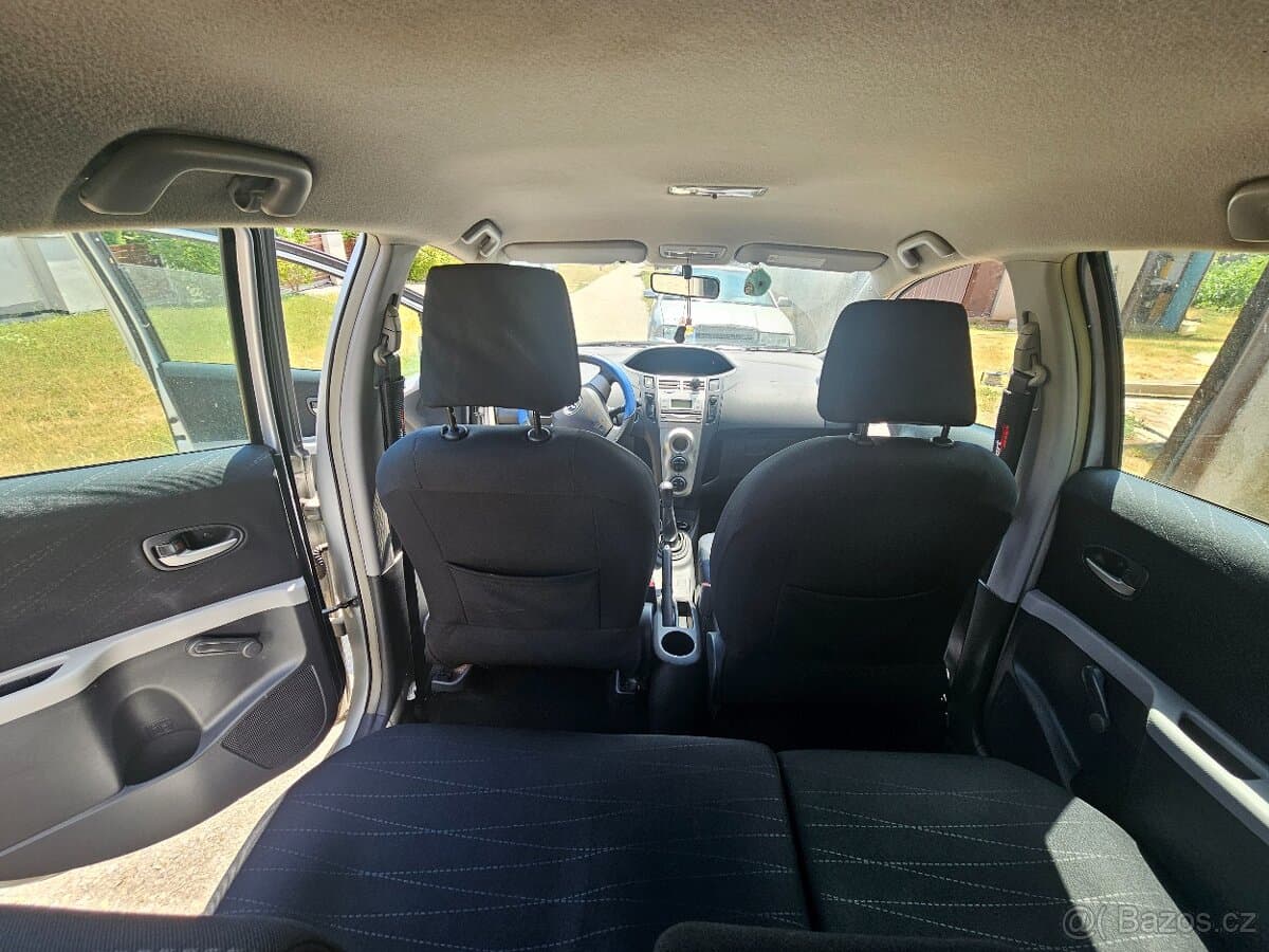 Toyota YARIS - 14