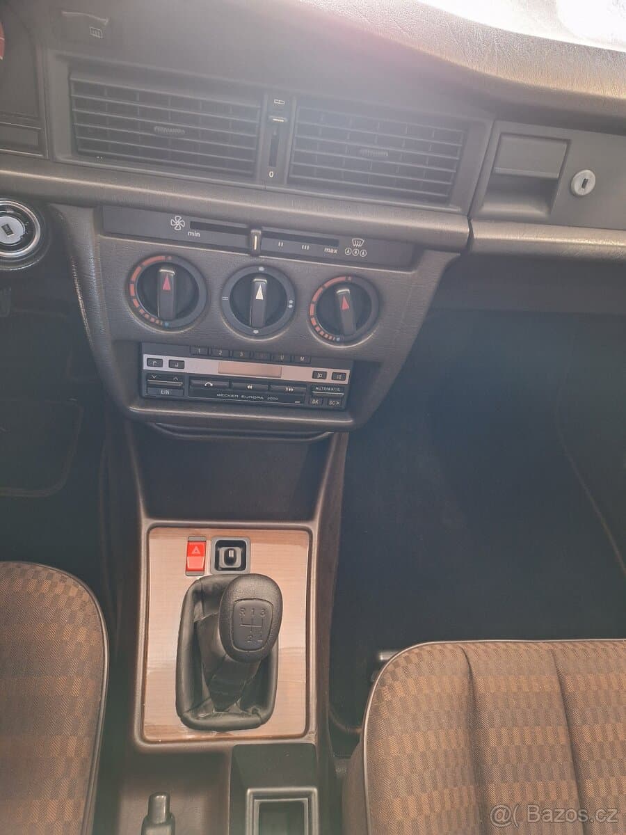 1989 Mercedes-Benz 190 - 14