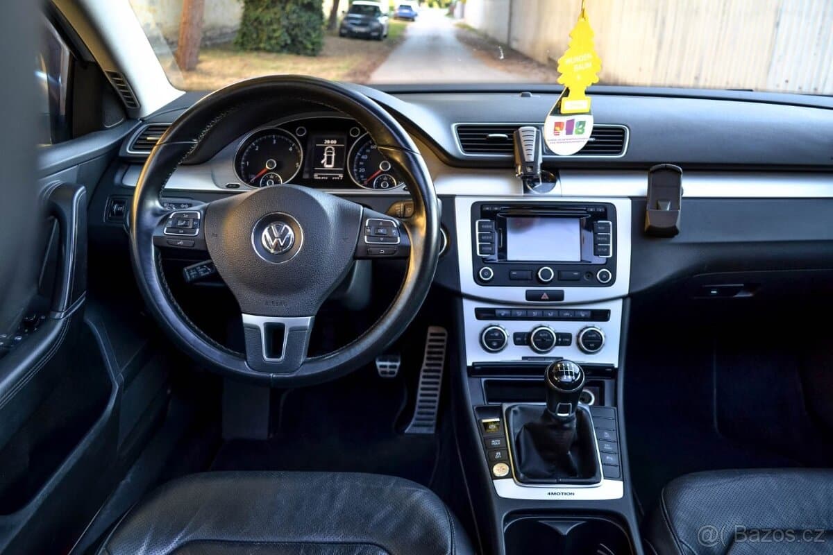 2012 Volkswagen PASSAT - 14