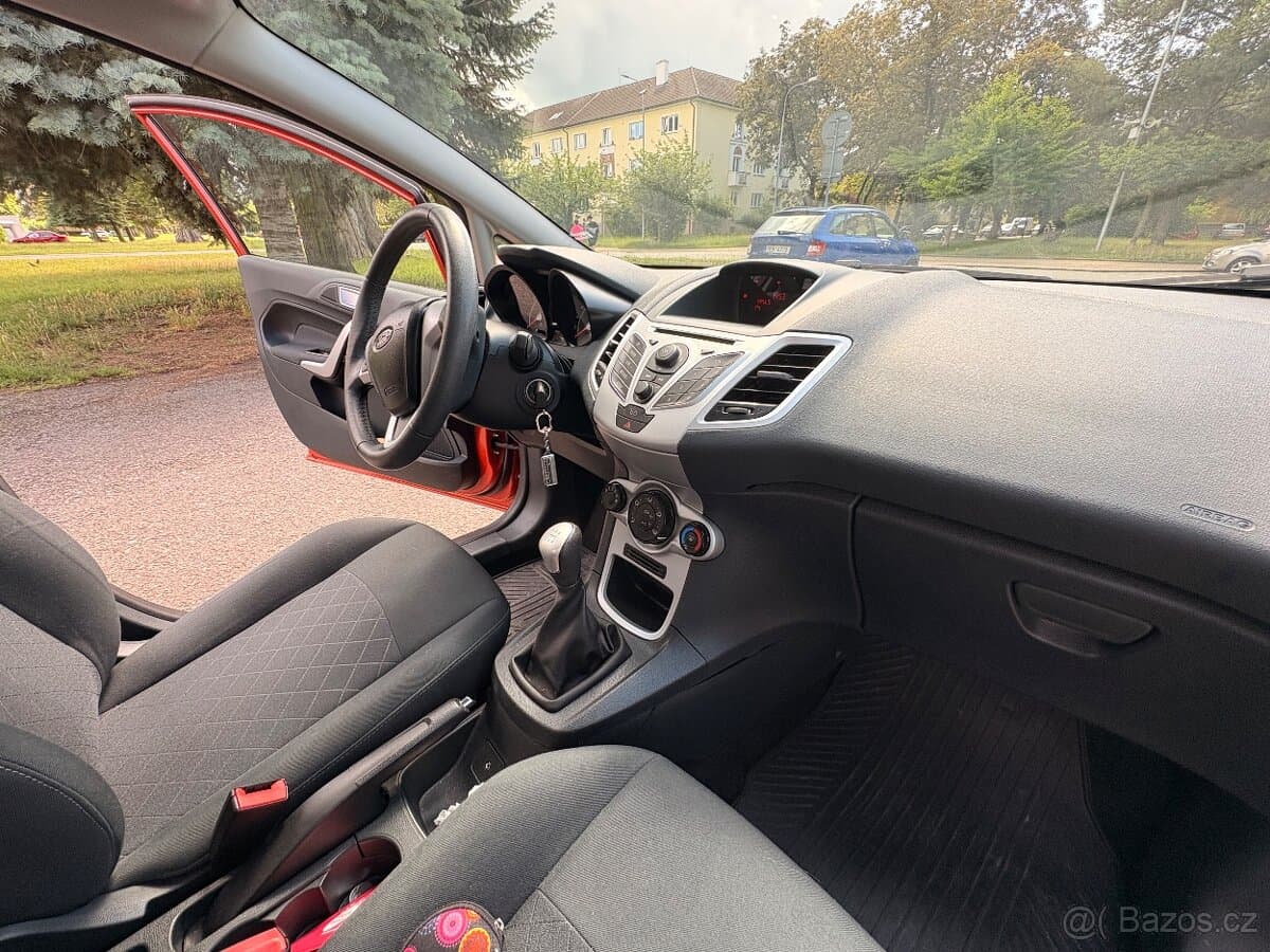 2011 Ford FIESTA - 14