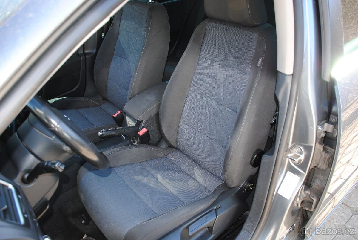 2011 Volkswagen GOLF - 14