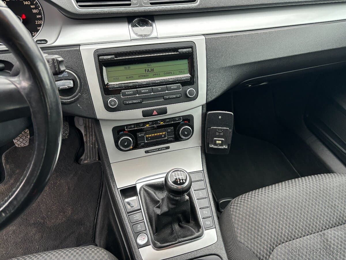 2010 Volkswagen PASSAT - 14