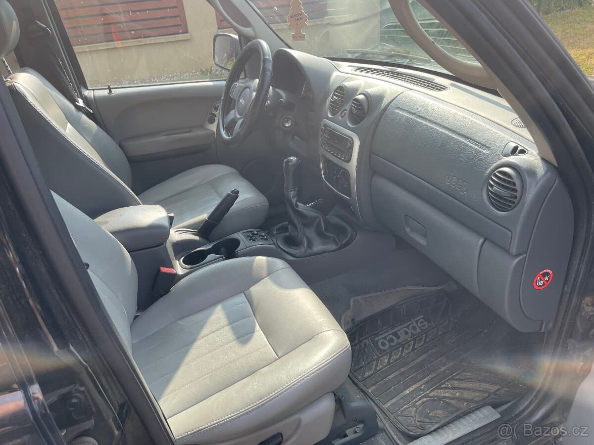 2006 Jeep CHEROKEE - 14