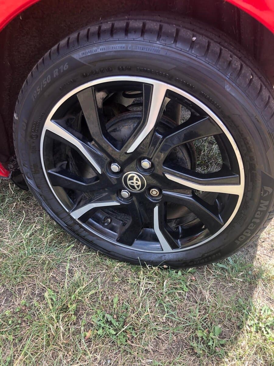 2015 Toyota YARIS - 14