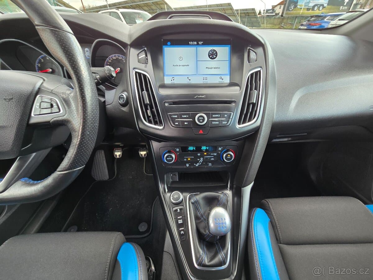 2017 Ford FOCUS - 14