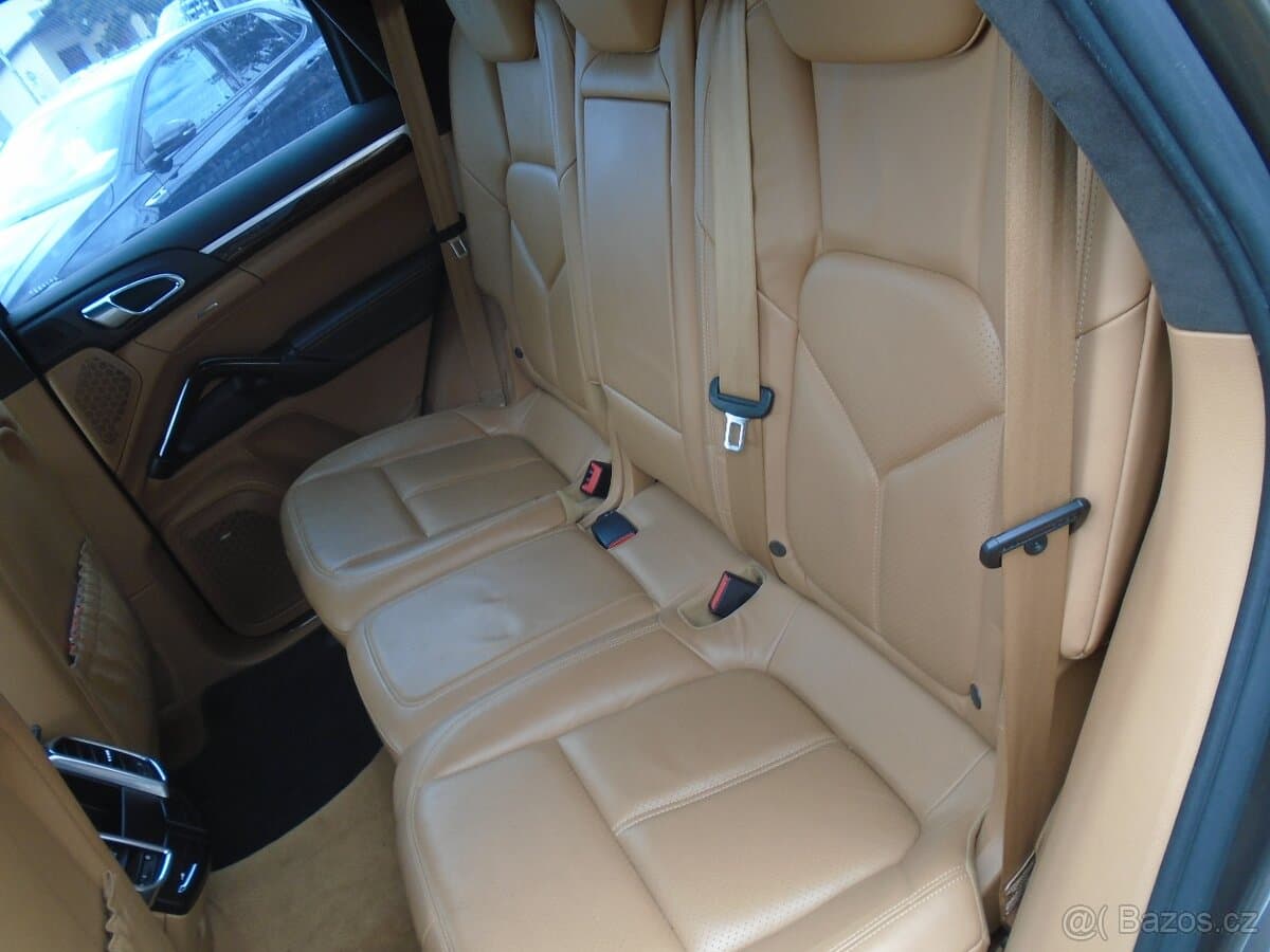 2011 Porsche CAYENNE - 14