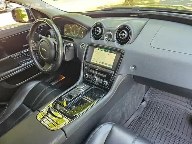 2015 Jaguar XJ - 14