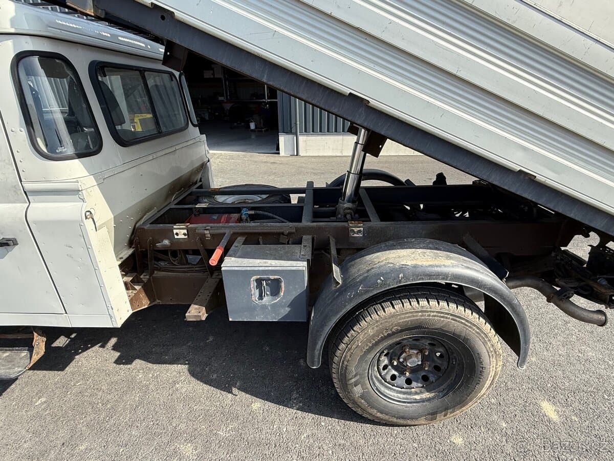 2002 Land Rover DEFENDER - 14