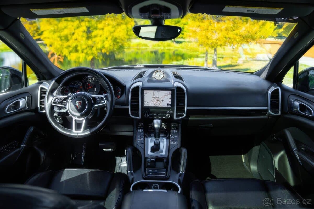 2017 Porsche CAYENNE - 14