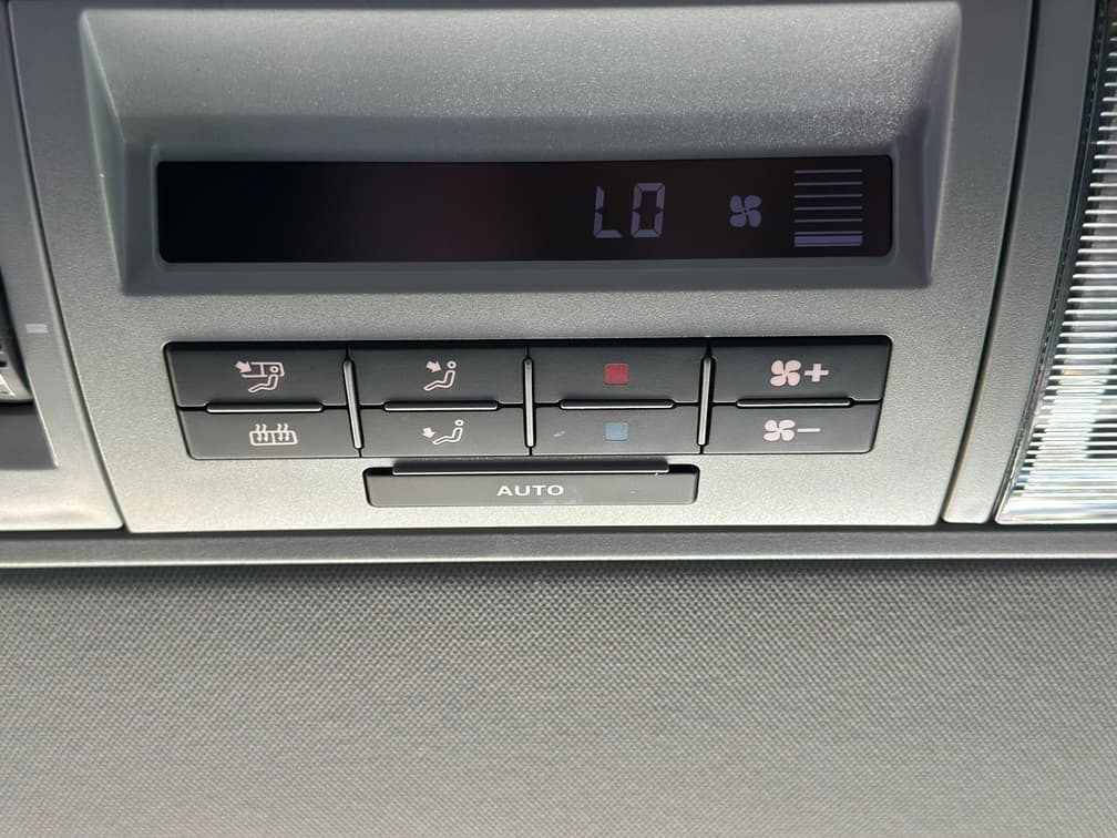 2014 Volkswagen MULTIVAN - 14