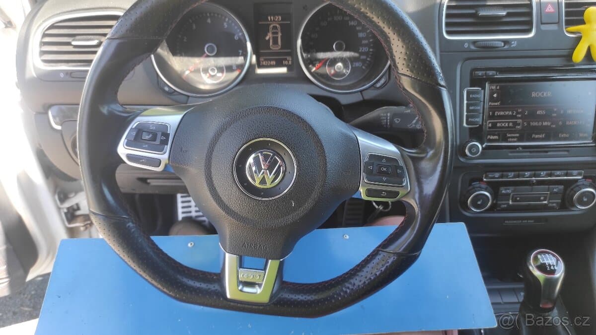 2009 Volkswagen GOLF - 14