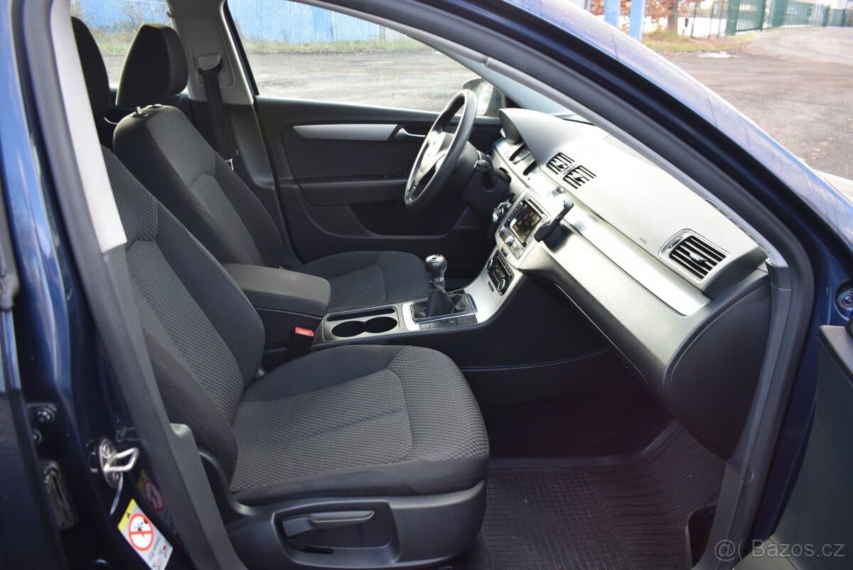 2011 Volkswagen PASSAT - 14
