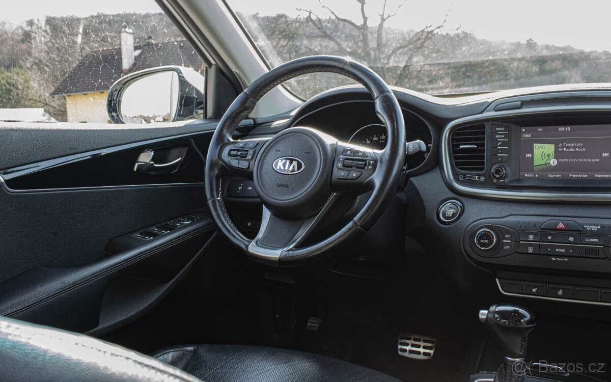 2017 Kia SORENTO - 14