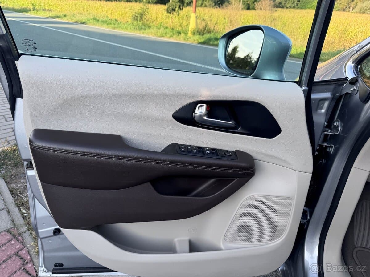 2020 Chrysler PACIFICA - 14